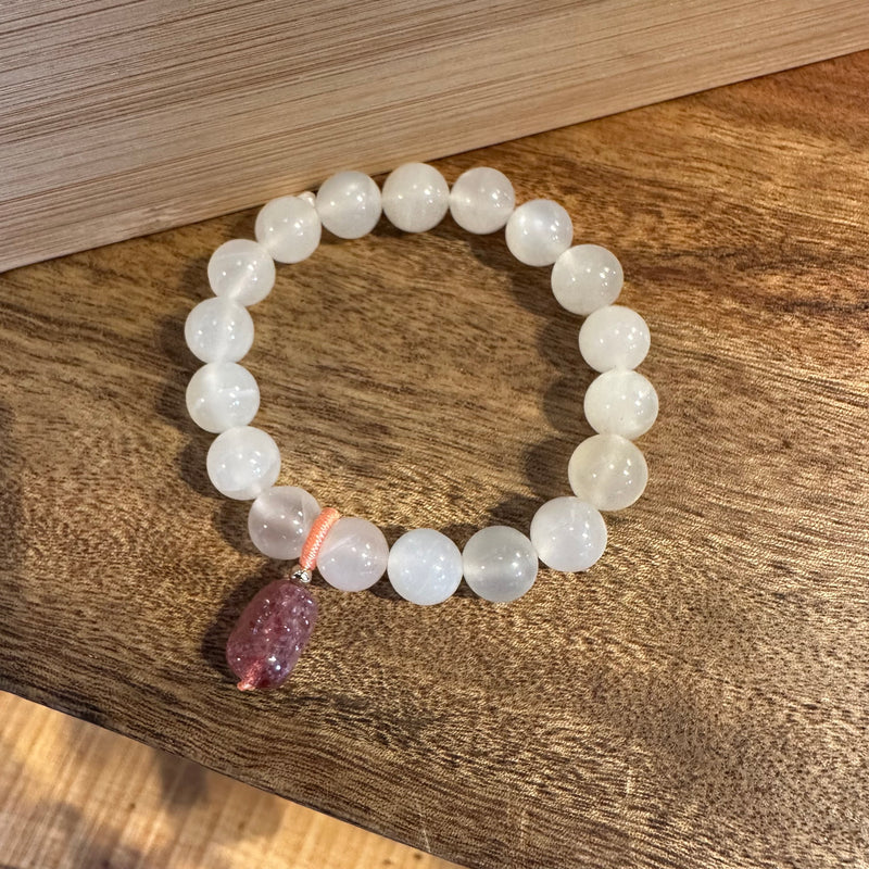 10MM MOONSTONE WITH STRAWBERRY QUARTZ PIXIU