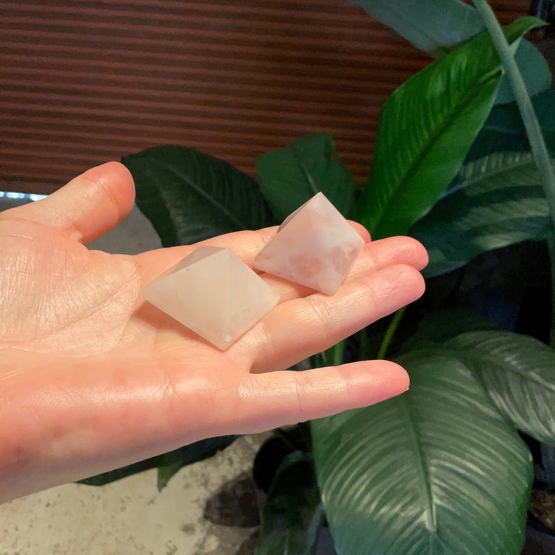PYRAMID - ROSE QUARTZ