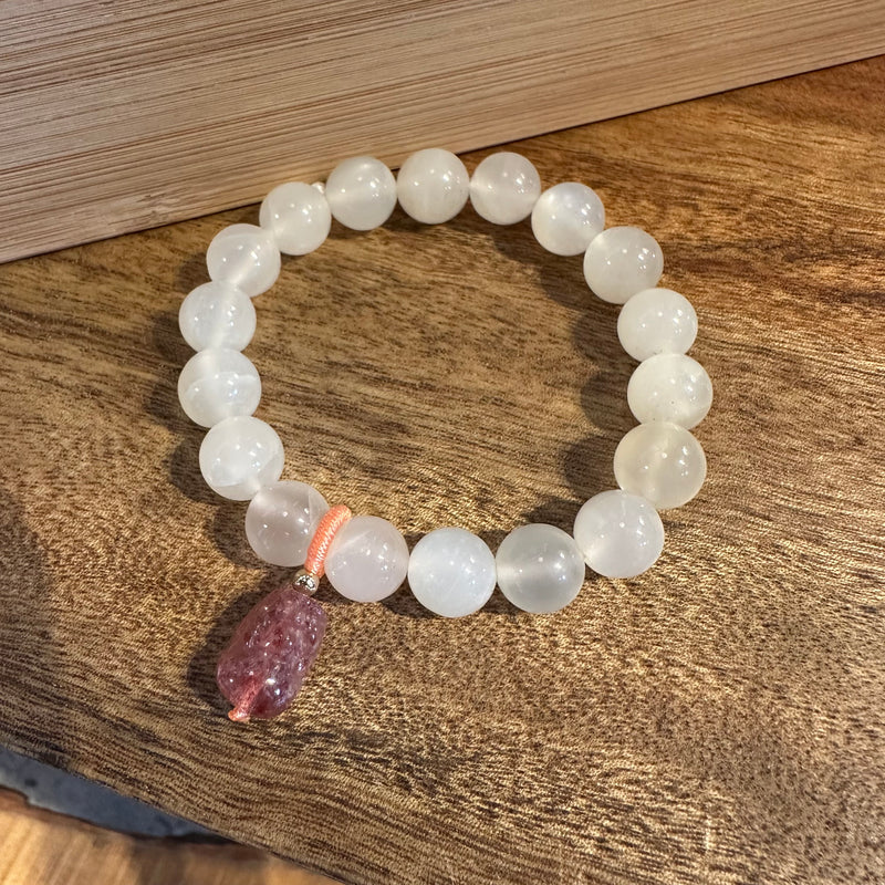 10MM MOONSTONE WITH STRAWBERRY QUARTZ PIXIU