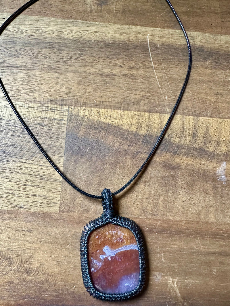 AGATE MACRAME NECKLACE