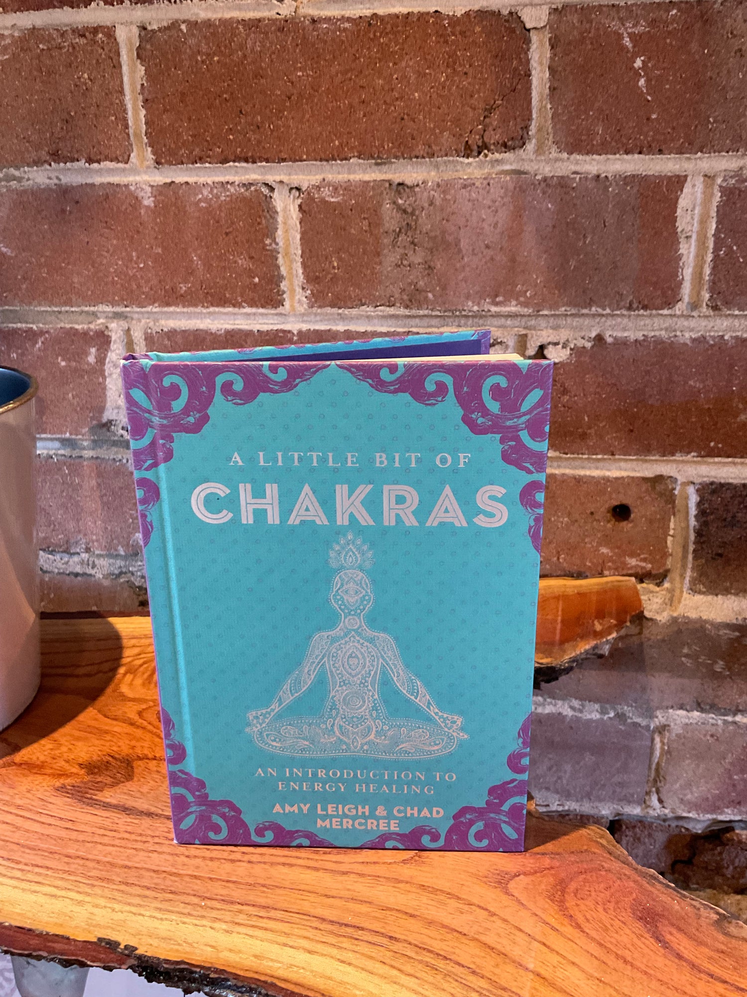 LITTLE BIT OF CHAKRAS BOOK