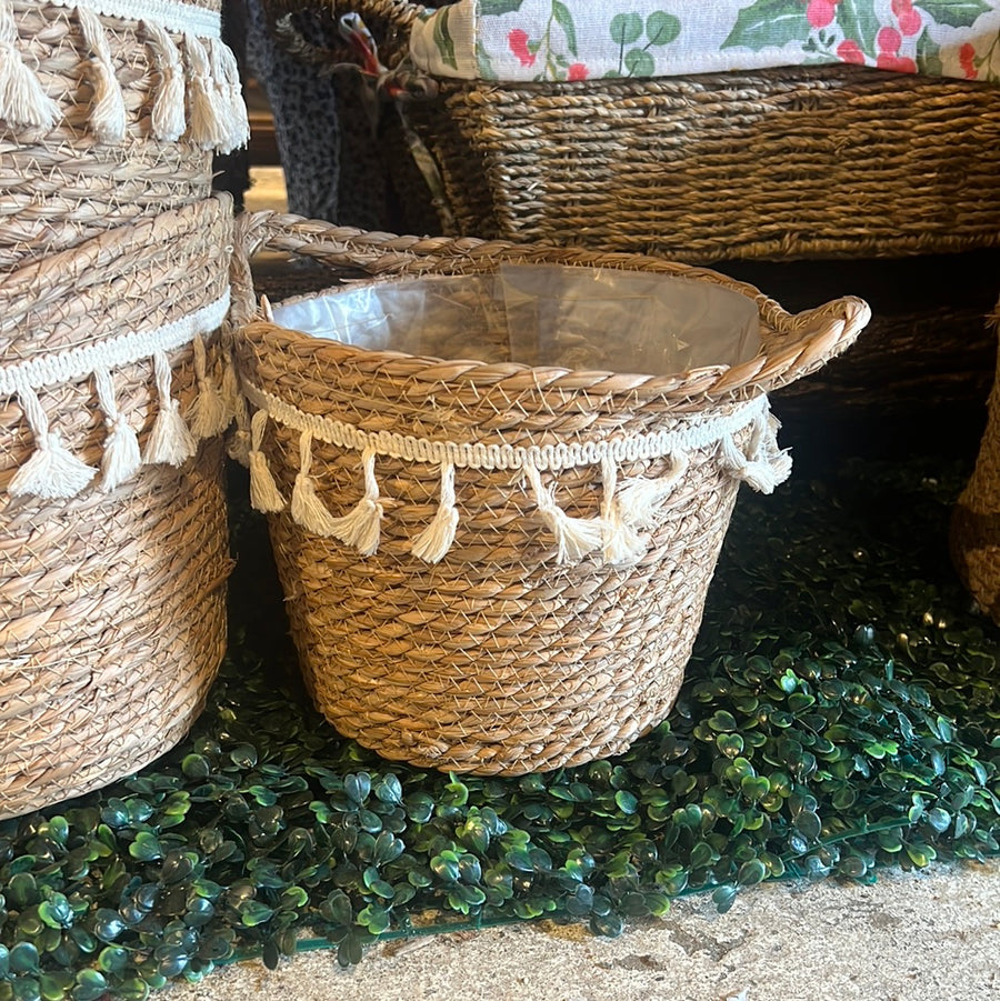 WOVEN BASKET