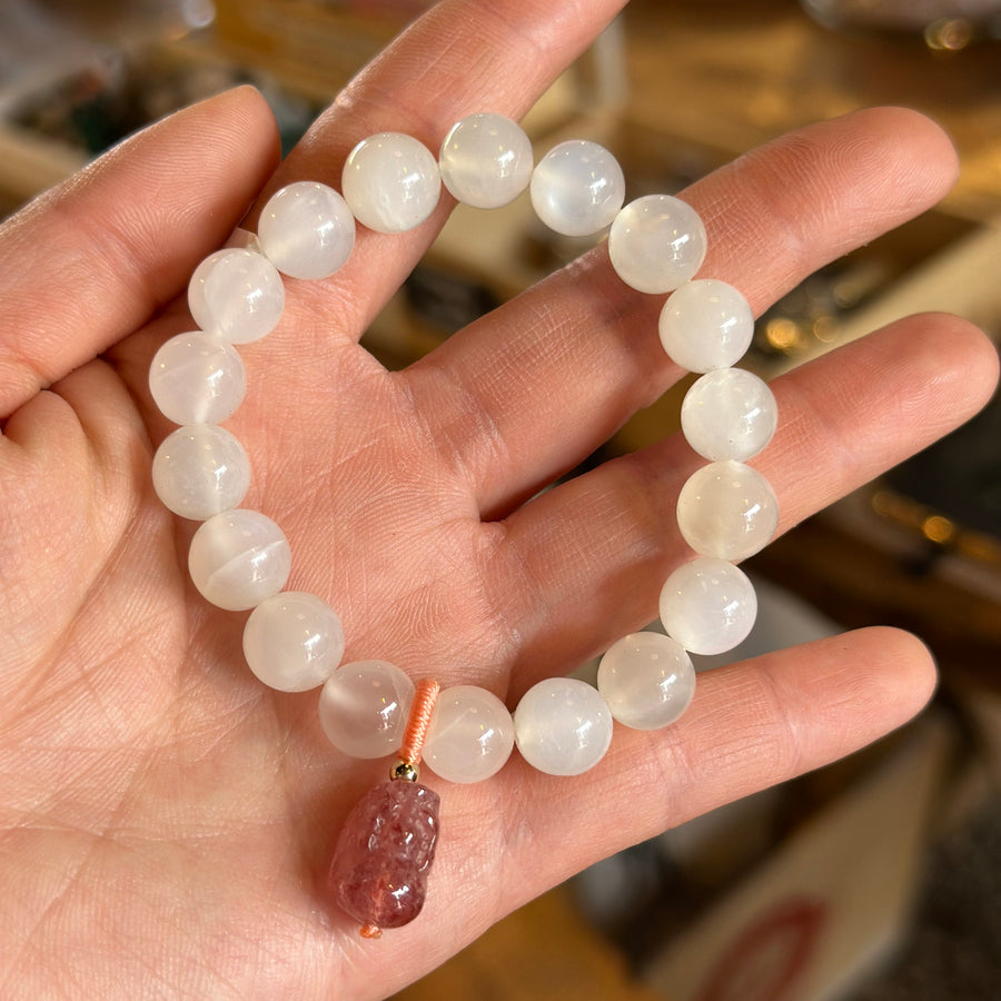 10mm Moonstone w Strawberry Quartz Pixiu