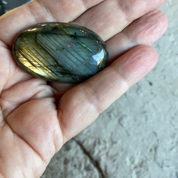 LABRADORITE CABOCHON