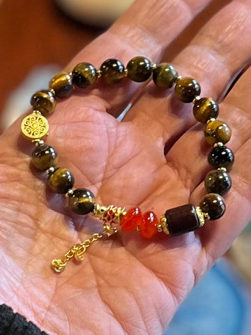 TIGERS EYE BRACELET W GOLDEN FISH