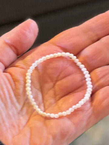 TINY MOONSTONE BRACELET