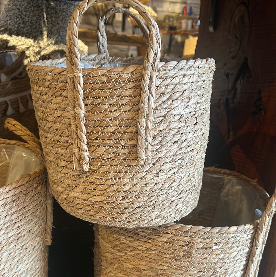 WOVEN LARGE BASKET