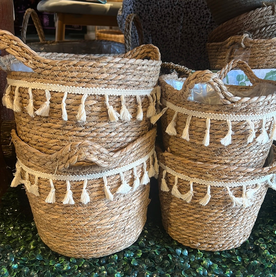 WOVEN BASKET