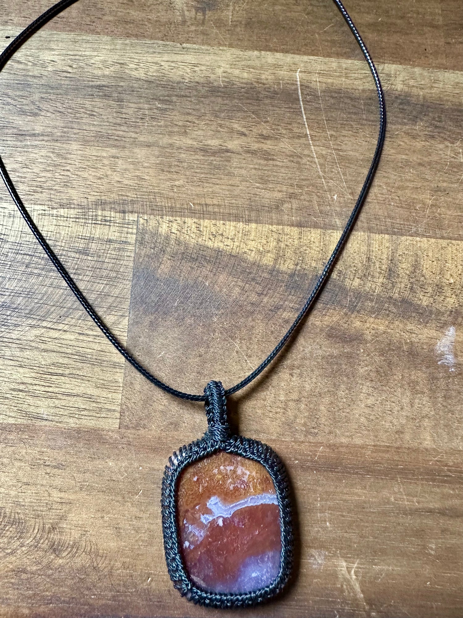 AGATE MACRAME NECKLACE